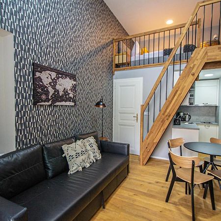 Main Train Station Apartment Close To The The Main Square! Прага Екстер'єр фото