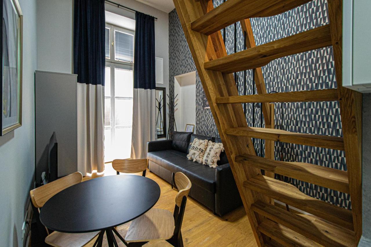 Main Train Station Apartment Close To The The Main Square! Прага Екстер'єр фото